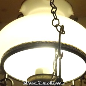 Lampe ancienne avec ampoule