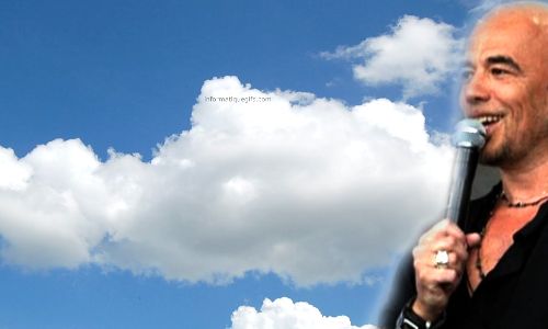 Image chanteur avec micro et nuage
