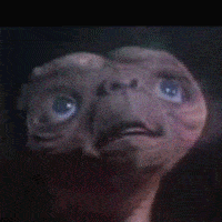 E.T l'extra-terrestre qui regarde en haut et telephone maison