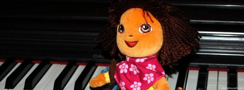 Photo dora sur le piano de musique