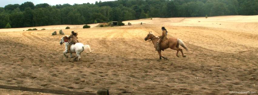 Far West avec des hommes sur des chevaux