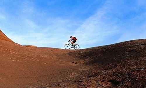 Un velo au loin avec terre