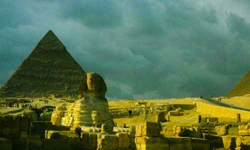 Monument temple et sable