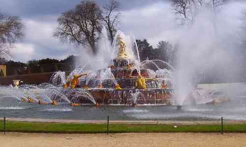 fontaine avec eau