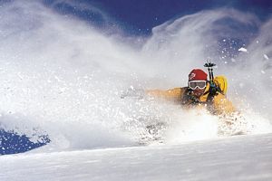 image skieur avec de la neige partout