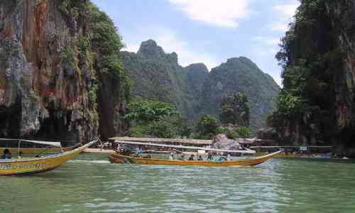 Un beateau dans le fleuve