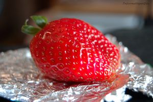 fruit rouge fraise sur la table