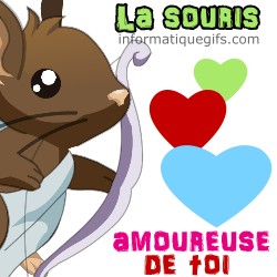 Une petite souris avec des petits coeurs