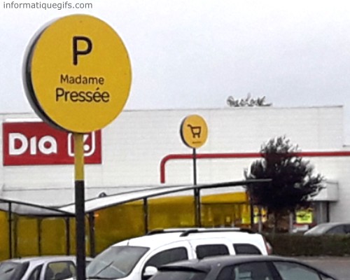 Image drole de madame pressee au magasin