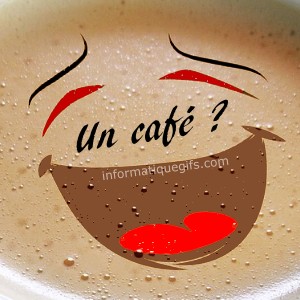 tasse de cafe avec visage souriant